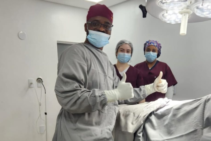 Segundo Oluwatosin Tolulope Ajidahun, as aderências pélvicas após cirurgias abdominais são um fator de risco importante para a concepção.