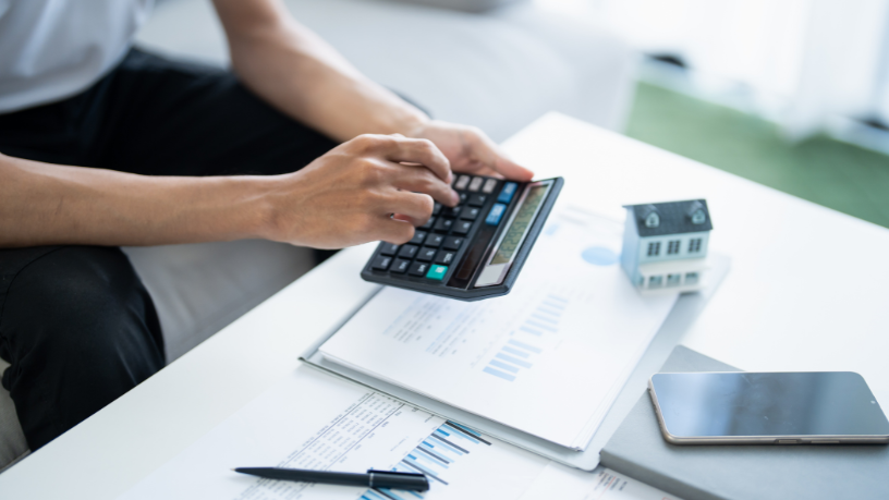 Teciomar Ábila ensina como sair das dívidas e quitar tudo em até 12 meses com planejamento!