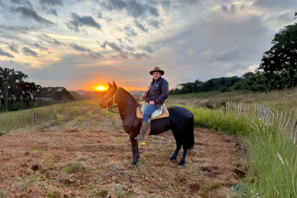 Munck ou guindaste? Entender as diferenças entre alcance, mobilidade e capacidade é essencial para escolher o equipamento ideal em cada operação, como destaca Altevir Seidel.