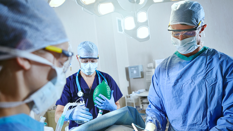 Dr. Haeckel Cabral Moraes analisa critérios seguros na cirurgia plástica acima dos 50 anos.