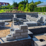 O que avaliar em resistência, absorção e dimensional? Entenda por que esses parâmetros definem a qualidade do bloco e o desempenho da obra com a visão de Valderci Malagosini Machado.