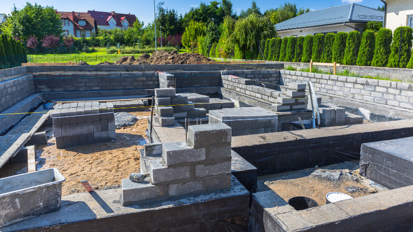 O que avaliar em resistência, absorção e dimensional? Entenda por que esses parâmetros definem a qualidade do bloco e o desempenho da obra com a visão de Valderci Malagosini Machado.
